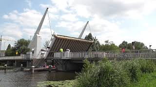 Brugopening Francoisviaduct Nieuwerkerk ad IJssel Ophaalbrug Drawbridge Pont Levis Klappbrücke [upl. by Sula339]