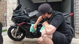 How To Wash Your Motorcycle At Home The EASY Way Rinseless Wash  Yamaha FZ6R [upl. by Ahsiruam]