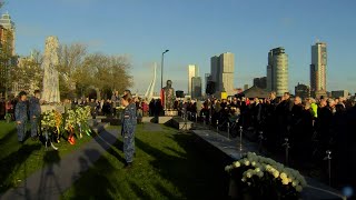 Dit was de herdenking van de razzia bij het monument in Rotterdam [upl. by Radnaxela]