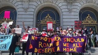 Madres en San Francisco protestan por la falta de vivienda asequible y los recortes de programas [upl. by Ihculo632]