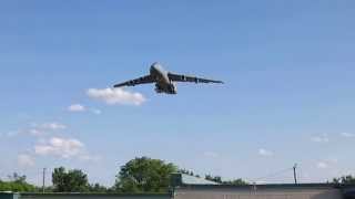 Lockheed C5 Galaxy Screaming Landing Overhead NAS JRB Carswell Fort Worth TX USA 433rd Airwing [upl. by Murvyn388]