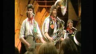 The Wurzels Combine Harvester ToTP 1976 1st appearance [upl. by Ajna231]