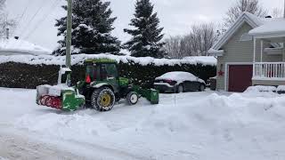 Déneigement John deere 4720 2007 [upl. by Regan]