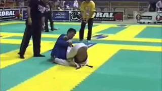 rafael mendes de la riva berimbolo in 2005 bjj worlds final done by samuel braga [upl. by Ahseyi]