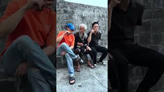 Give the old man foodKINDNESS MAN kindness homeless goodperson help moving love oldman [upl. by Eedrahc49]