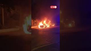 Puerto Madryn así ardieron tres autos en medio de la noche [upl. by Novyaj247]