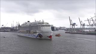 AIDAprima läuft mit Schiffshorn aus dem Hamburger Hafen aus Dockland 22 und 29 Juli 2017 [upl. by Noby]