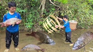 The orphan boy uses bamboo to make cagesblock streams to catch fish and save money to build a house [upl. by Dowd]