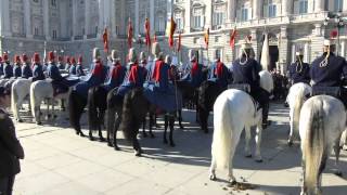 HIMNO DE ESPAÑA interpretado por la Guardia Real [upl. by Yellac549]