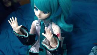 Hatsune Miku Dollfie Dream  Volks DoReMiFa Rondo outfit set [upl. by Zeralda298]