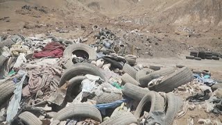 Ropa coches y basura un vertedero en el desierto de Atacama destruye el frágil ecosistema [upl. by Vieva841]