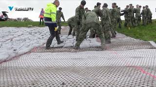 Hoogwater oefening bij Vechterweerd te Dalfsen [upl. by Carrillo]