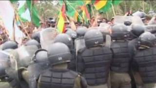 Detidos e alegada morte em repressão policial boliviana [upl. by Laehcym]