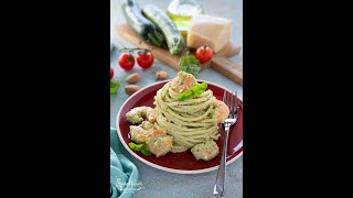 SPAGHETTI con GAMBERI e PESTO di ZUCCHINEla coppia che non stancherà mai 😋🌞🍤🥒 Shorts [upl. by Lledo]