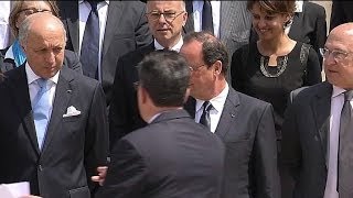 Quand Fabius pique la place de Hollande pour la photo de famille  1806 [upl. by Lapotin55]