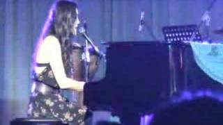 Vanessa Carlton  White Houses Live in ATC Manila [upl. by Allard]