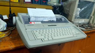 Brother GX8250 Electronic dictionary typewriter error feed paper and error alignment [upl. by Ojadnama]