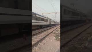 Howrah Amritsar mail met 22488 vande Bharat express at Amritsar [upl. by Domenic]