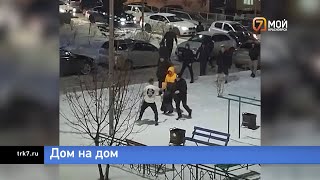 Массовая драка произошла в красноярской Покровке из за установленного шлагбаума [upl. by Baalman]