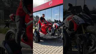 NEW Ducati Panigale V4s  Lowering trailer [upl. by Ecirtaeb]