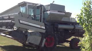 Gleaner L2 Combine with 18 ft Grain Table [upl. by Tressa]