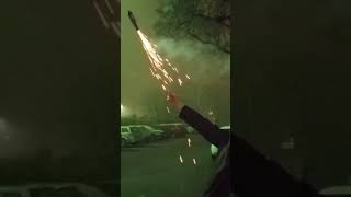 wie man am leichtesten eine Rakete von Hand zündet silvester feuerwerk raketen [upl. by Enrika652]