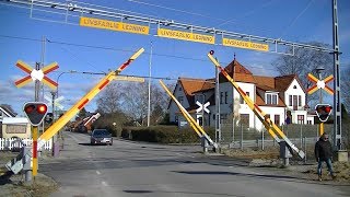 Spoorwegovergang Marieholm S  Railroad crossing  Järnvägsövergång [upl. by Akenal]