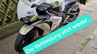 Honda CBR 1000 RR Hannspree  Neulackierte Seitenverkleidung weiter Befestigen [upl. by Rickie]