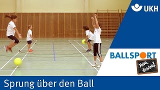 Ballsport  aber sicher12 Sprung über den Ball [upl. by Hamachi]