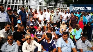 Manifestation spontanée à PortLouis «Rann nu nu kass» crient les manifestants [upl. by Sholeen]