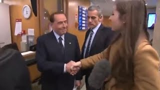 Berlusconi alla reporter Bbc quotSe stringi così forte la mano nessuno ti sposerà maiquot [upl. by Ydnor]