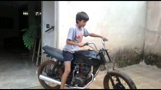 Andando de moto no quintal de casa kkkkkk [upl. by Netsrak]