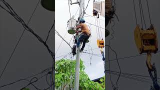 Lineman crew is Working on the Power Line 💥😁electricmaster masterelectrician electrical [upl. by Nevak665]