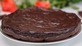 Gâteau au chocolat fait en 5 min  sans farine et sans oeufs  3 ingrédients  Ça fond en bouche ♥ [upl. by Ellimaj578]