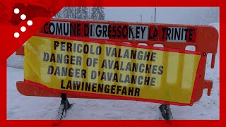 Gressoney isolata sbarrate le strade con cumuli neve testimonianze abitanti e turisti [upl. by Barnett653]