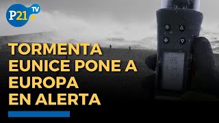 Violenta tormenta Eunice golpea Reino Unido y pone en alerta a Europa [upl. by Asssilem]