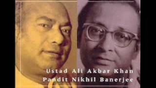 Nikhil Banerjee amp Ali Akbar Khan  Raga Manj Khammaj  Mahapurush Mishra on Tabla [upl. by Kyl24]