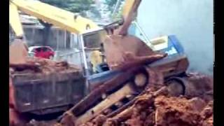 Excavator Accident Crash with Excavator Pelle Koparka Maskiner Bagger Unfall Komatsu [upl. by Hyrup]