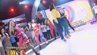 Whoops Kiri Whoops singers dance with Vice [upl. by Stevena]