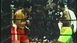 Muhammad Ali vs Joe Frazier 1 Highlights [upl. by Neville]