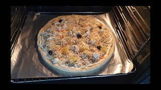 Pizza au saumon fumé et à la crème fraîche [upl. by Loutitia]