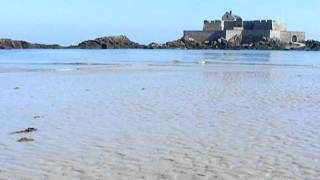 Grande Marée SaintMalo  Marée descendante au fort national [upl. by Wesle]