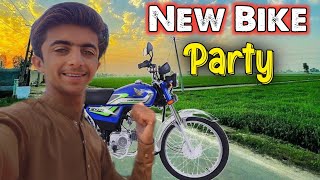 Shahzad Bhai Ne New Bike Le Li 🥰  New Bike Ke Khushi Me WBande Ne Pant Me Soso Kr Diya 😅 [upl. by Saimon496]