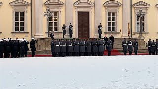 Deutsche Nationalhymne  Preußischer Präsentiermarsch Schloss Bellevue 04122023 [upl. by Ahsata723]