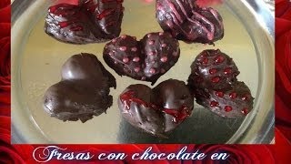 Fresas cubiertas de chocolate en forma de corazon para el dia de san valentin [upl. by Silloh]