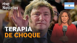 ARGENTINA JAVIER MILEI DEVALUARÁ el PESO MÁS de un 50 para FRENAR la CRISIS ECONÓMICA  RTVE [upl. by Willyt605]