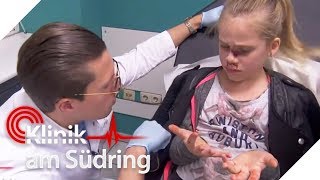 Lea 10 will Lehrer retten und läuft vor Scheibe  FreddyFreitag  Klinik am Südring  SAT1 TV [upl. by Merill526]