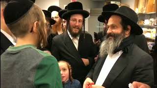 Rubashkin Distributes Candy At Skver Cheder To Hundreds Of Kids [upl. by Torres]