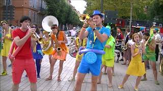 Coco Fanfare Club au Festival Brass Dans La Garonne 2018 Toulouse quotRabiosa amp Waka Wakaquot [upl. by Ecilef]