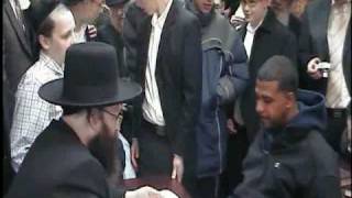 A video of Rabbi Spira of Bais Horah DFlatbush  selling Chometz to the Goy [upl. by Noremmac]